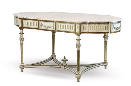 Tavolo da centro in legno laccato e dorato con piano mistilineo, gambe scanalat