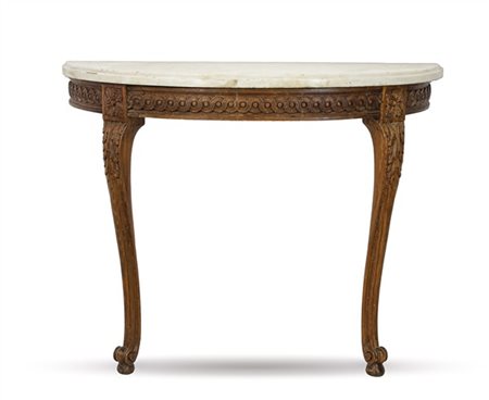 Console a demilune in noce intagliato con fascia decorata da meandri e gambe mo