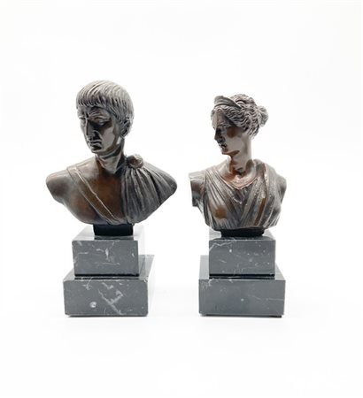 Fonditore del secolo XIX 
Coppia di piccoli busti raffiguranti l'imperatore Tra