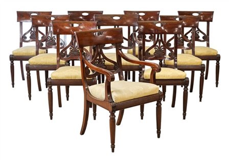 Gruppo di otto sedie e coppia di poltrone in mogano con schienale a giorno e ca