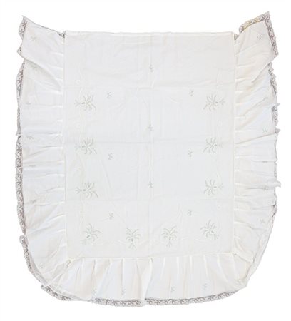 Copriletto in cotone ricamato con motivi floreali e balsa plissettata (cm 258x2