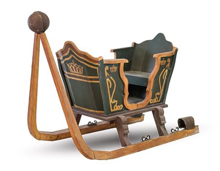 Slitta a due posti in legno dipinto in policromia con elementi in metallo (cm 1