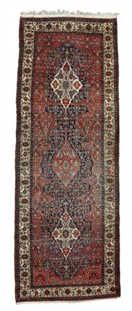 Tappeto galleria Hamadan, Persia, secolo XX. Decoro con tre medaglioni con punt