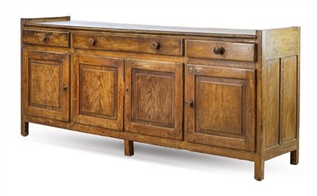 Credenza in legni vari con fronte a quattro sportelli pannellati e tre cassetti