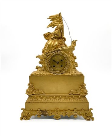 Heurot Rue de Richelieu. 
Pendola da appoggio in bronzo dorato a soggetto roman