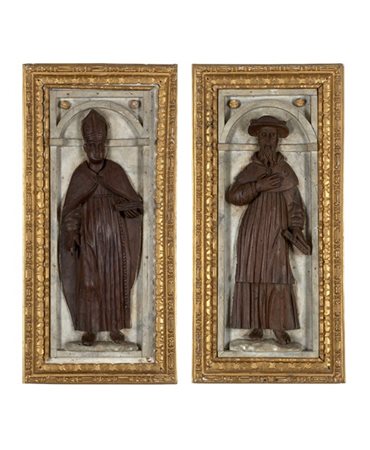 Arte del secolo XVII-XVIII. Coppia di altorilievi in legno laccato e dorato raf