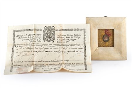 Reliquia di San Filippo Neri entro teca in metallo argentato (h. tot cm 3) In c