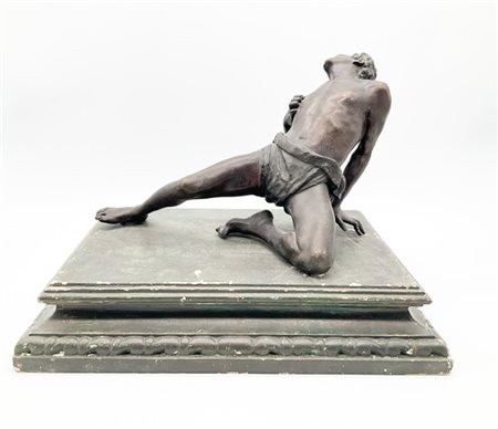 Fonditore del secolo XIX

"Schiavo morente" 
scultura in bronzo su base in legn