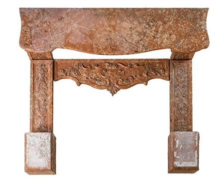 Camino in marmo rosso di Verona con riserve scolpite a girali fogliacee, piano