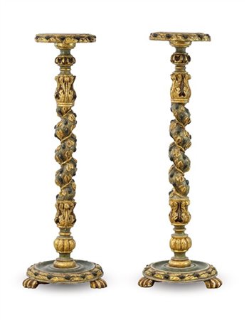 Coppia di alzate con sostegni a colonna tortile in legno intagliato, laccato e