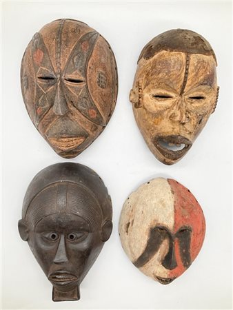Arte Africana, probabilmente Nigeria. Collezione di quattro maschere tribali an