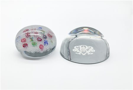 Baccarat Fermacarte in vetro sommerso con murrine policrome, marca a tampone sul