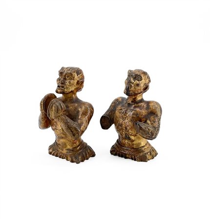 Coppia di antichi busti di faunetti suonatori in legno intagliato e dorato (h c