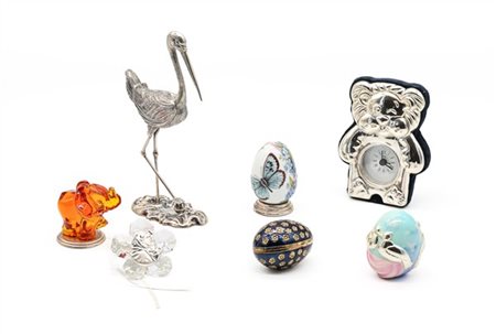 Scatola contenente numerosi oggetti in argento (g pesabili 190), metallo argent