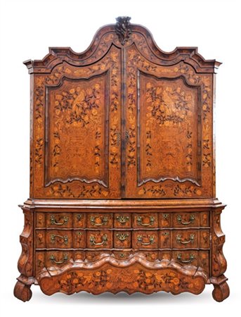 Mobile a due corpi lastronato, filettato e intarsiato in legni di varie essenze