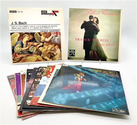 Cartone contenente numerosi dischi di epoche diverse (difetti)