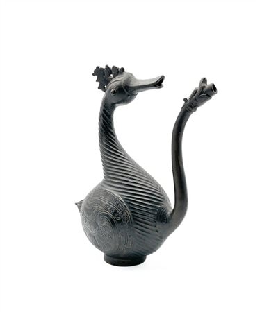 Acquamanile in forma di oca o cigno in bronzo brunito inciso. 
India, secolo XI