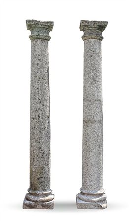 Coppia di colonne da giardino in calcestruzzo con capitelli tuscanici (cm 29x17