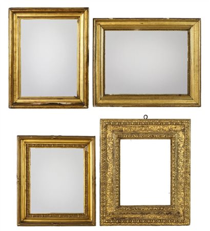 Lotto di quattro cornici in legno e pastiglia dorata di cui tre con specchi, mi
