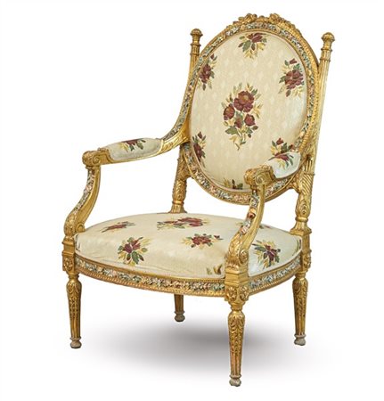 Poltrona in stile Luigi XVI in legno intagliato e dorato con profili decorati i