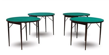 Gruppo di quattro tavolini da gioco con piano circolare in panno verde e gambe