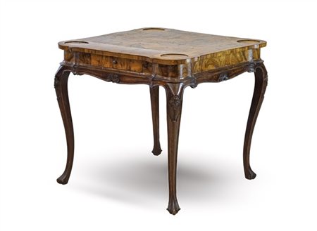 Tavolino da gioco in stile veneto settecentesco in noce e radica di noce, piano