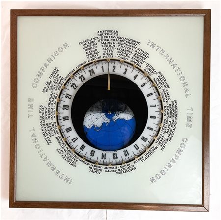 International Time Comparison. 
Orologio con ore del mondo, quadrante in vetro