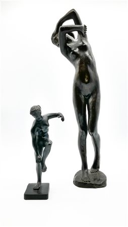 Lotto di due sculture in bronzo raffiguranti nudi femminili, una di Saverio Gat