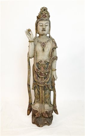 Grande scultura lignea di Guanyin policroma 
Cina, secolo XX
(cm 27x80) (difett