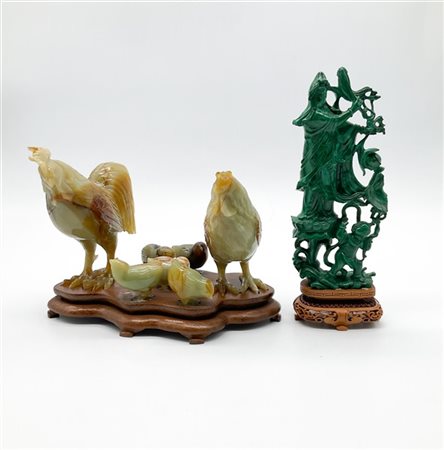 Manifatture orientali, secolo XX. Lotto composto da una figura con bambino in m