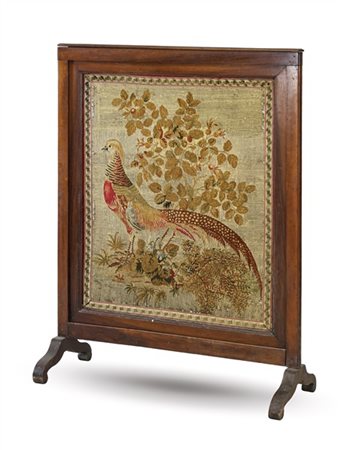 Parafuoco in noce con pannellatura a ricamo a piccolo punto raffigurante fagian