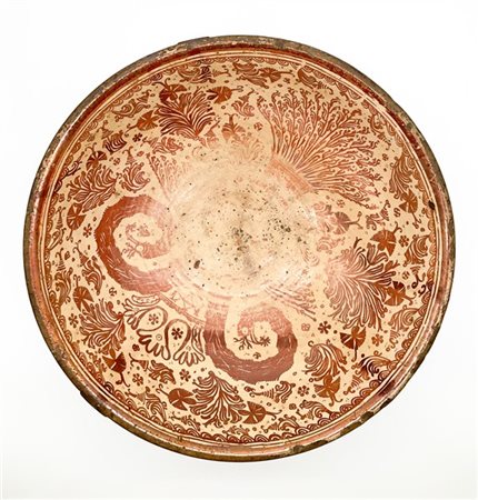 Manifattura di Manises, secolo XVII. Grande bacile in maiolica dipinta a lustro