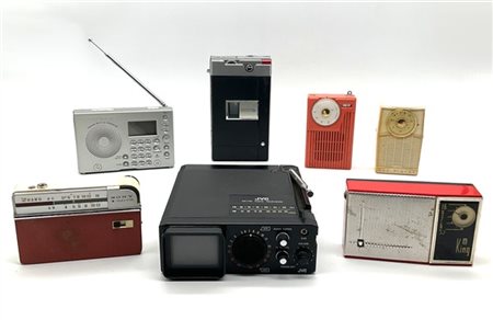 Lotto composto da numerose radio portatili (difetti, rotture e possibili mancan