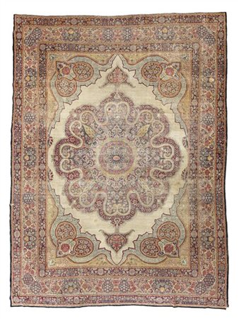 Tappeto Kirman Ravar, Persia, fine secolo XIX. Decoro con grande medaglione imp