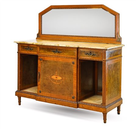 Credenza impiallacciata e filettata in legni vari con specchiera, fronte ad un