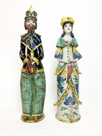 Manifattura di Caltagirone, secolo XX. Coppia di grandi figure in ceramica poli