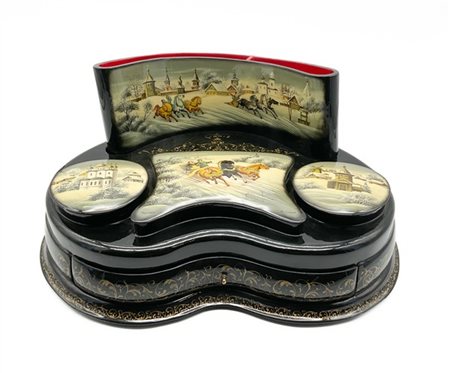 Arte russa del secolo XX. Calamaio in legno e papier-machè dipinto in policromi