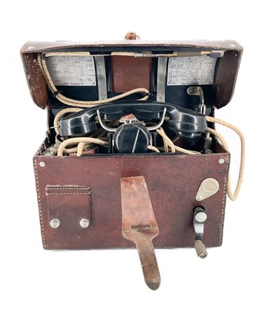 Telefono da campo in custodia (difetti, rotture e possibili mancanze, non si ga