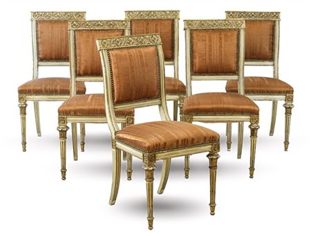 Gruppo di sei sedie in legno intagliato e laccato con profili dorati, schienale