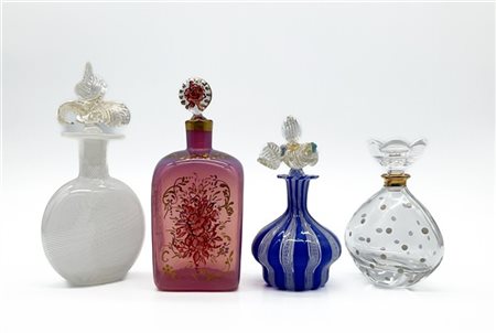 Lotto composto da quattro bottiglie portaprofumo in vetro di diversa epoca e de