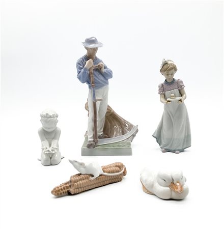 Manifatture diverse del secolo XX. Lotto composto da tre figurette in porcellan