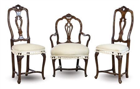 Lotto composto da una poltrona e due sedie in noce con schienale a giorno e car