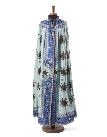 Soprabito confezionato per una rappresentazione teatralein seta damasco azzurra