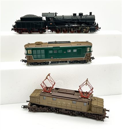 Roco Lotto composto da locomotiva a vapore FS 473.008, locomotiva diesel FS 345.