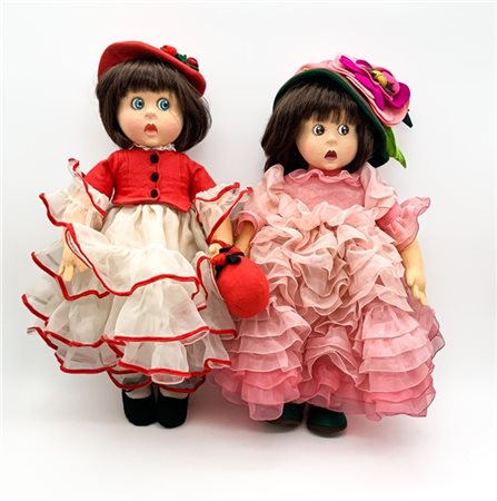 Lenci Due diverse bambole in panno Lenci, tulle e organza (h max cm 52). Torino,