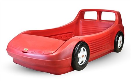 Little Tikes, USA. Letto a una piazza in plastica rosso e nero a forma di auto.