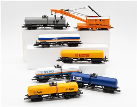 Lima Scatola contenente numerosi carri cisterna, uniti ad un carro gru Southern