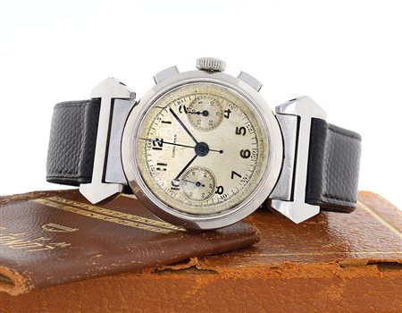 LONGINESLONGINES CRONOGRAFO DEL 1939. C. in acciaio con pronunciate anse...