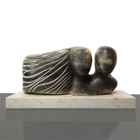 Figure, scultura in marmo su base