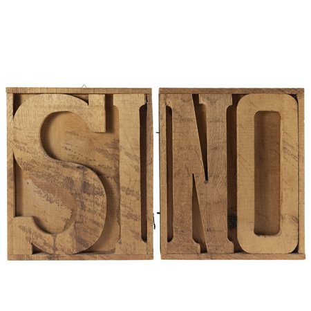 Mario Ceroli (Castel Frentano 1938) "Si/No" 1972 27x32x12 cm.